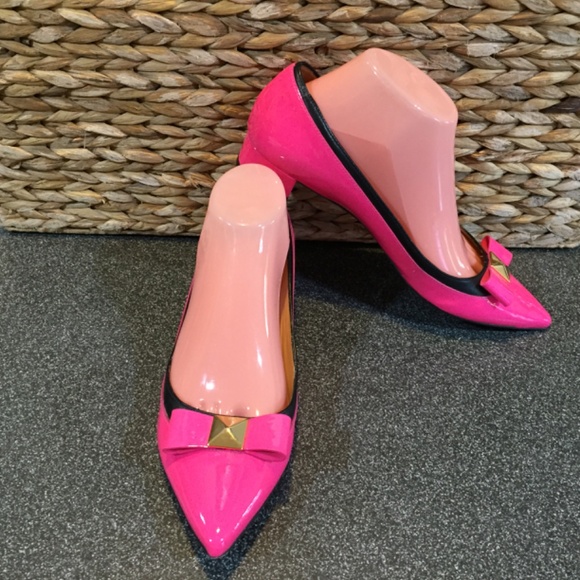 Kate Spade Pink Pointy Toe Shoes with Bow & Gold Accents - Picture 2 of 14